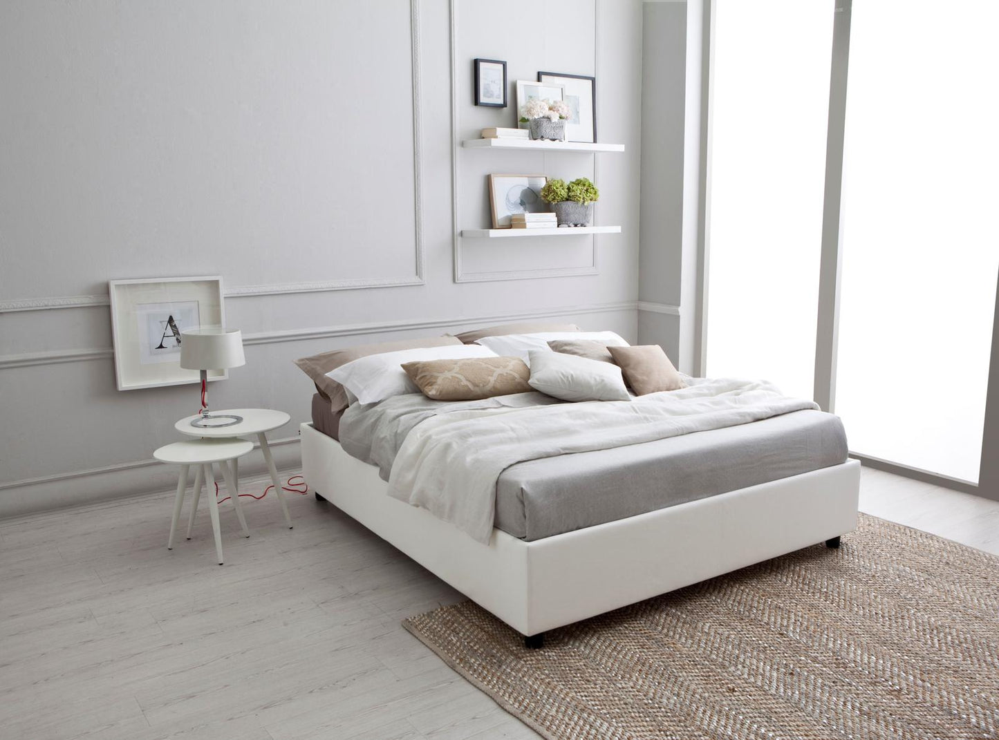 Lit simple avec structure en bois et simili cuir blanc 168x205x26h cm