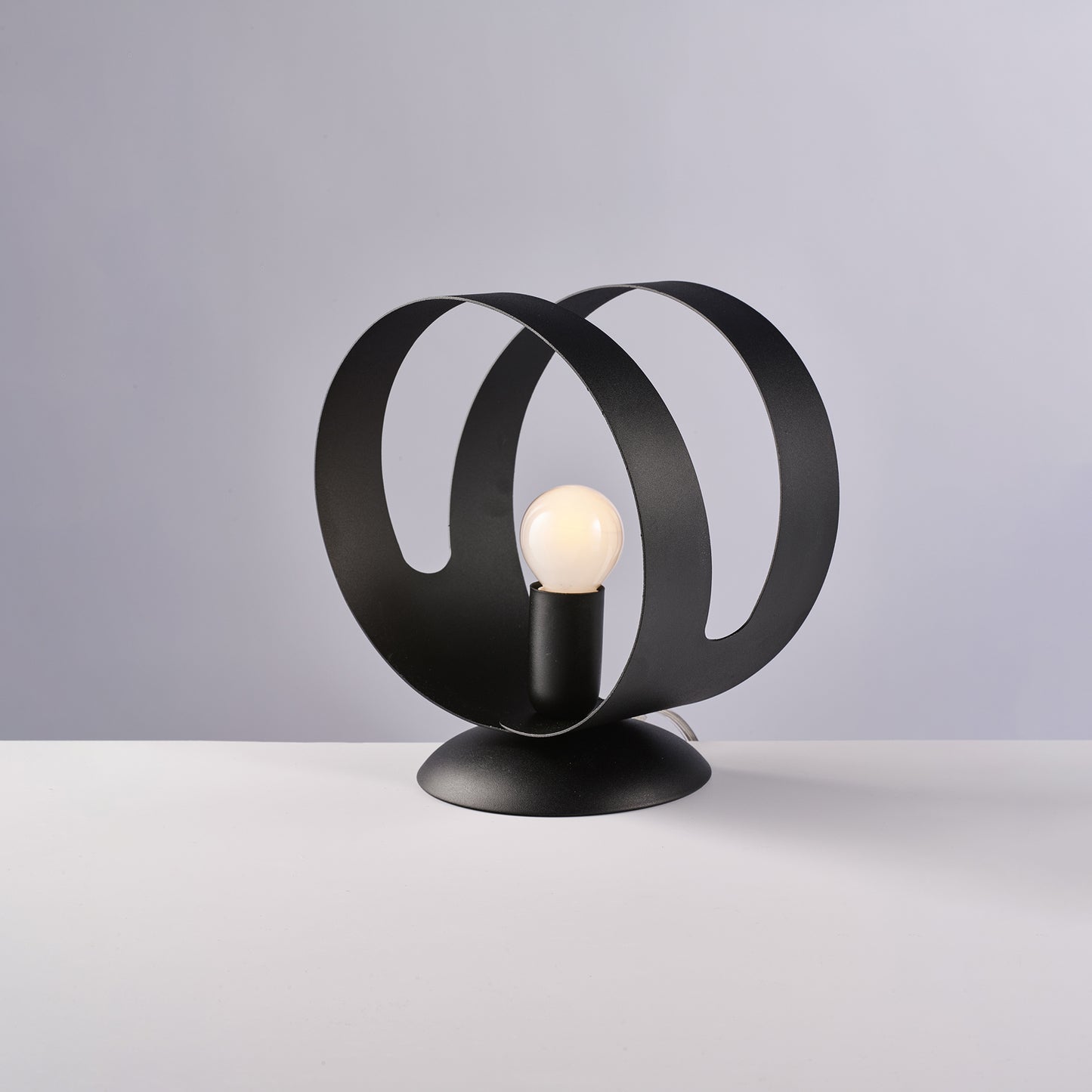 Lampe de table en fer laqué noir avec bandeau découpé au laser, 1 lumière H.22 - Ø19