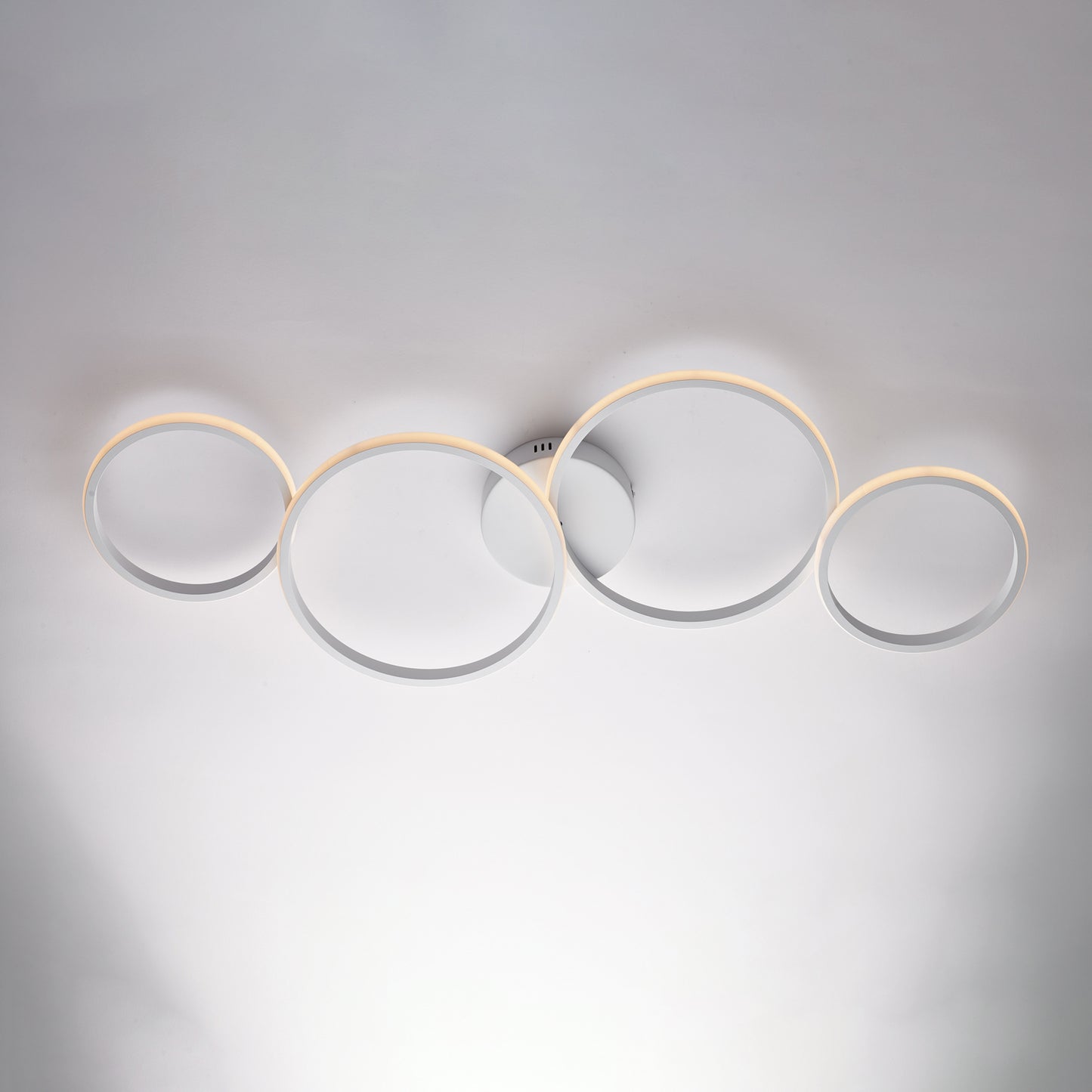 Plafoniera in metallo e alluminio laccato bianco con led integrato CCT + telecomando H.8 - L. 100 X 34