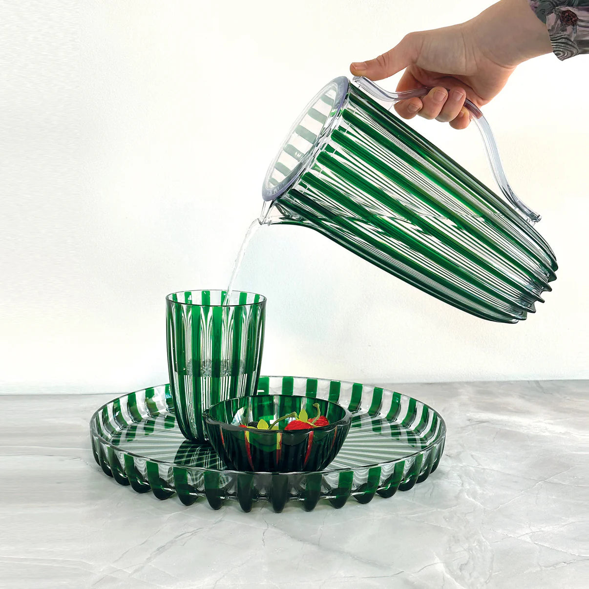 Carafe avec couvercle pin-up vert19,5 x 13 x H 27 cm