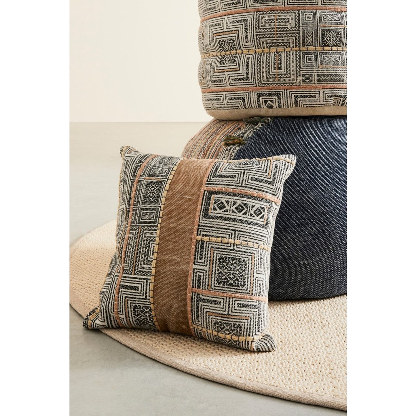 Cuscino ricamato 45x45 cm in cotone