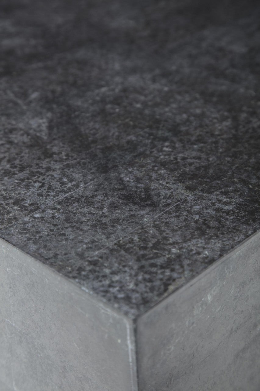 Table basse moderne en pierre noire 80 x 80 xh 28 cm
