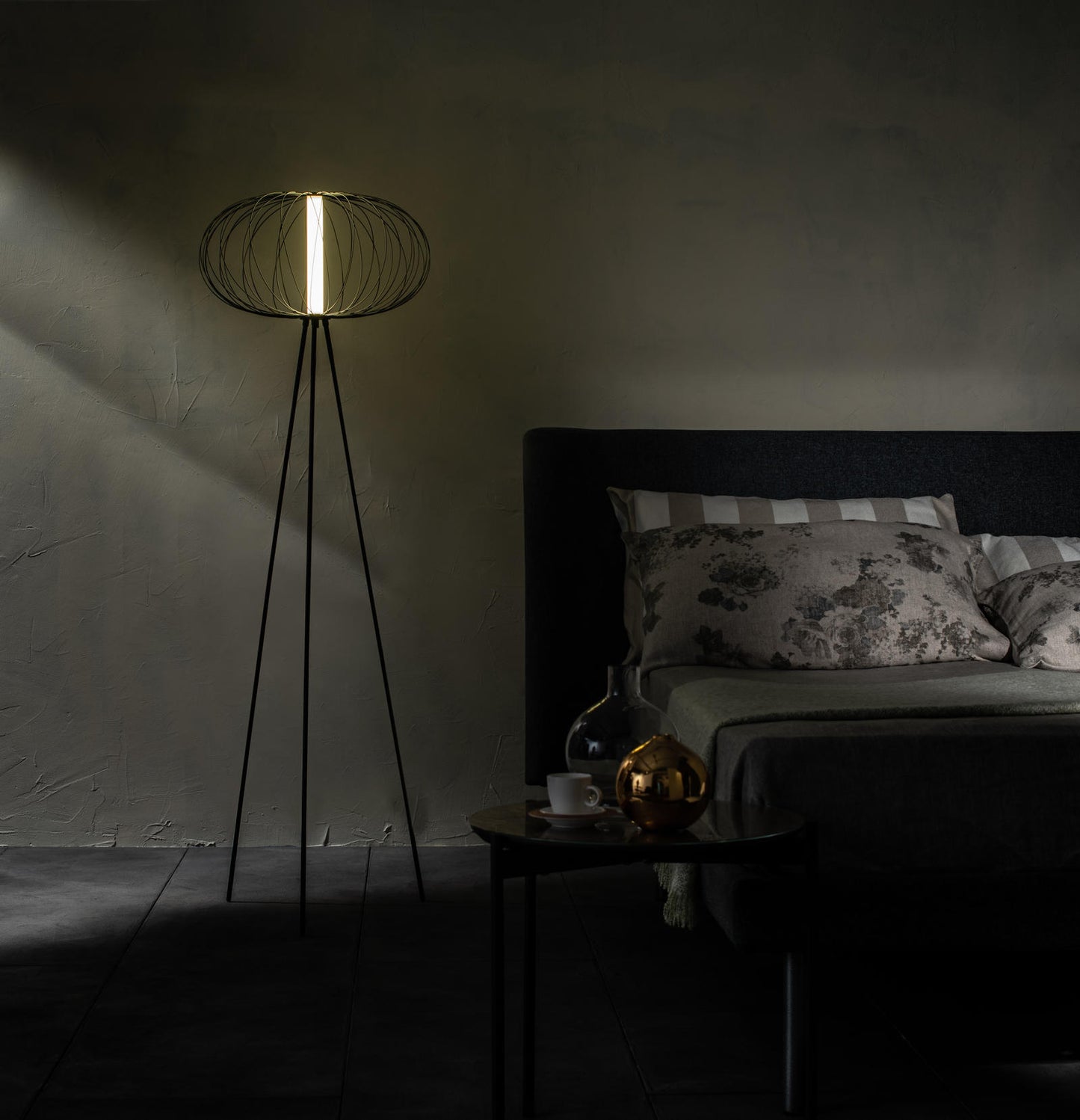 Lampada da terra in acciaio con paralume nero lucido 50x50x150h cm