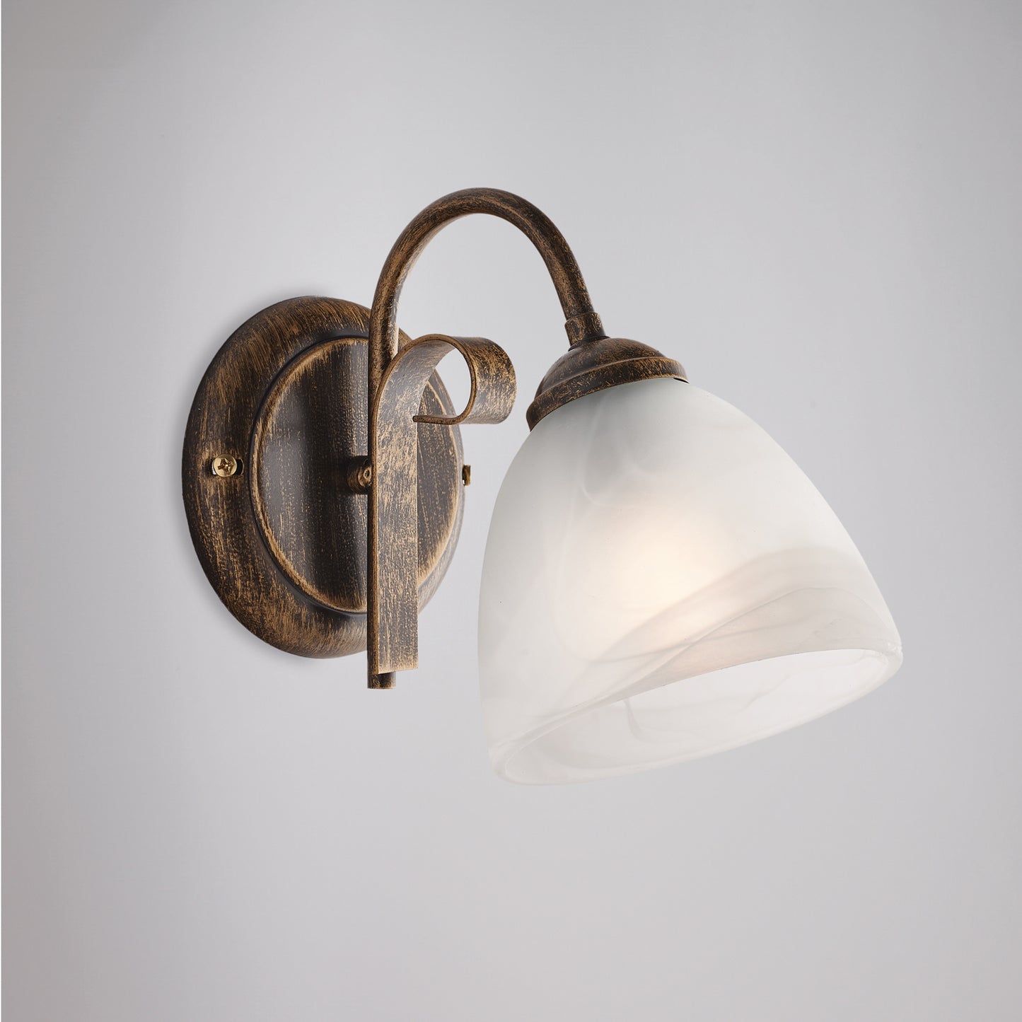Applique en fer laqué marron à décor or antique et diffuseur en verre diamètre 13 albâtre blanc 1 lumière H.20 - L.13 - P.23
