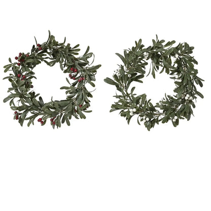 Ghirlanda natalizia effetto brinato con bacche Ø35 cm – 1 pezzo assortito